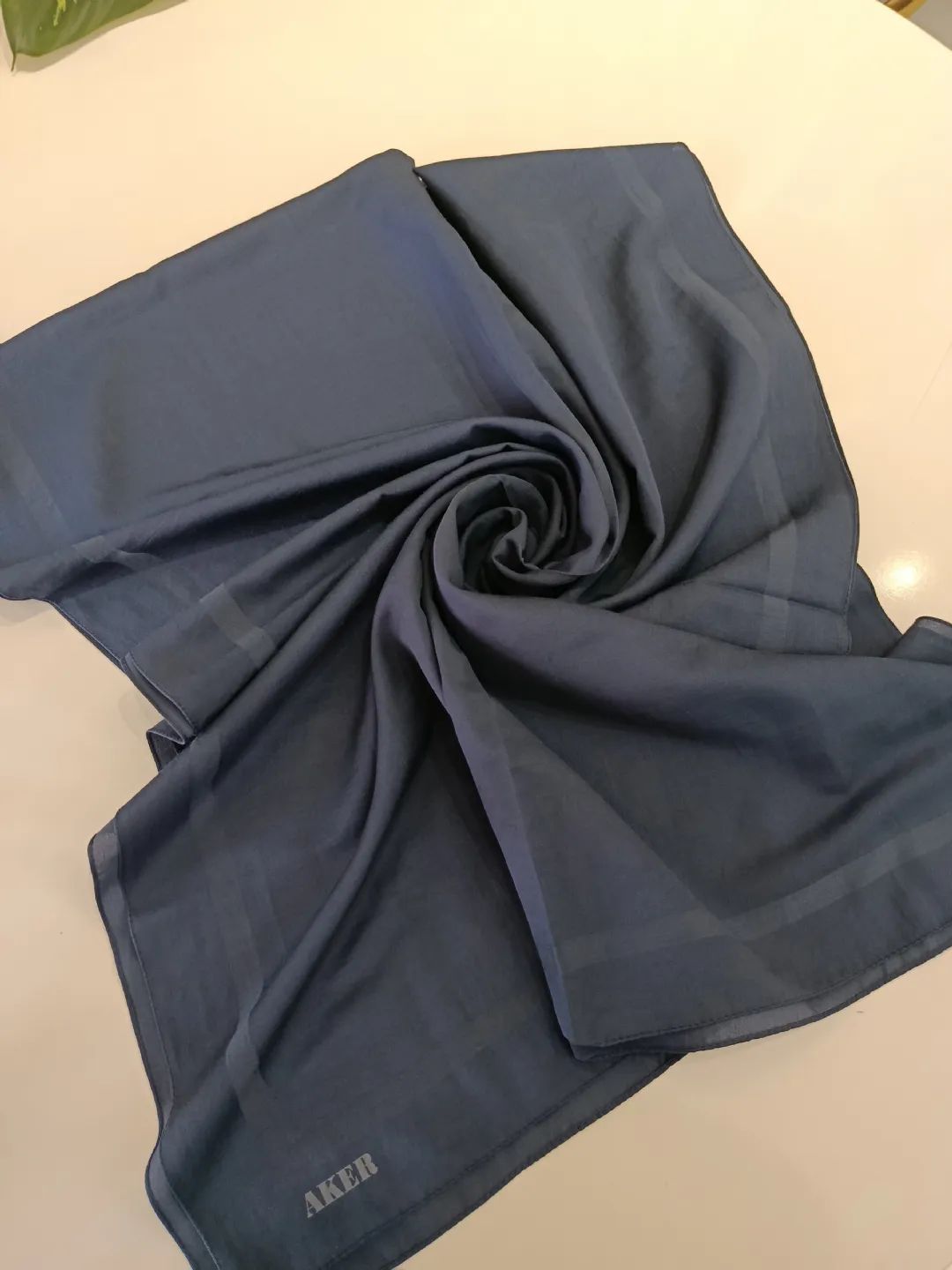 Aker-Pamuk-Ipek-Sal-Lacivert