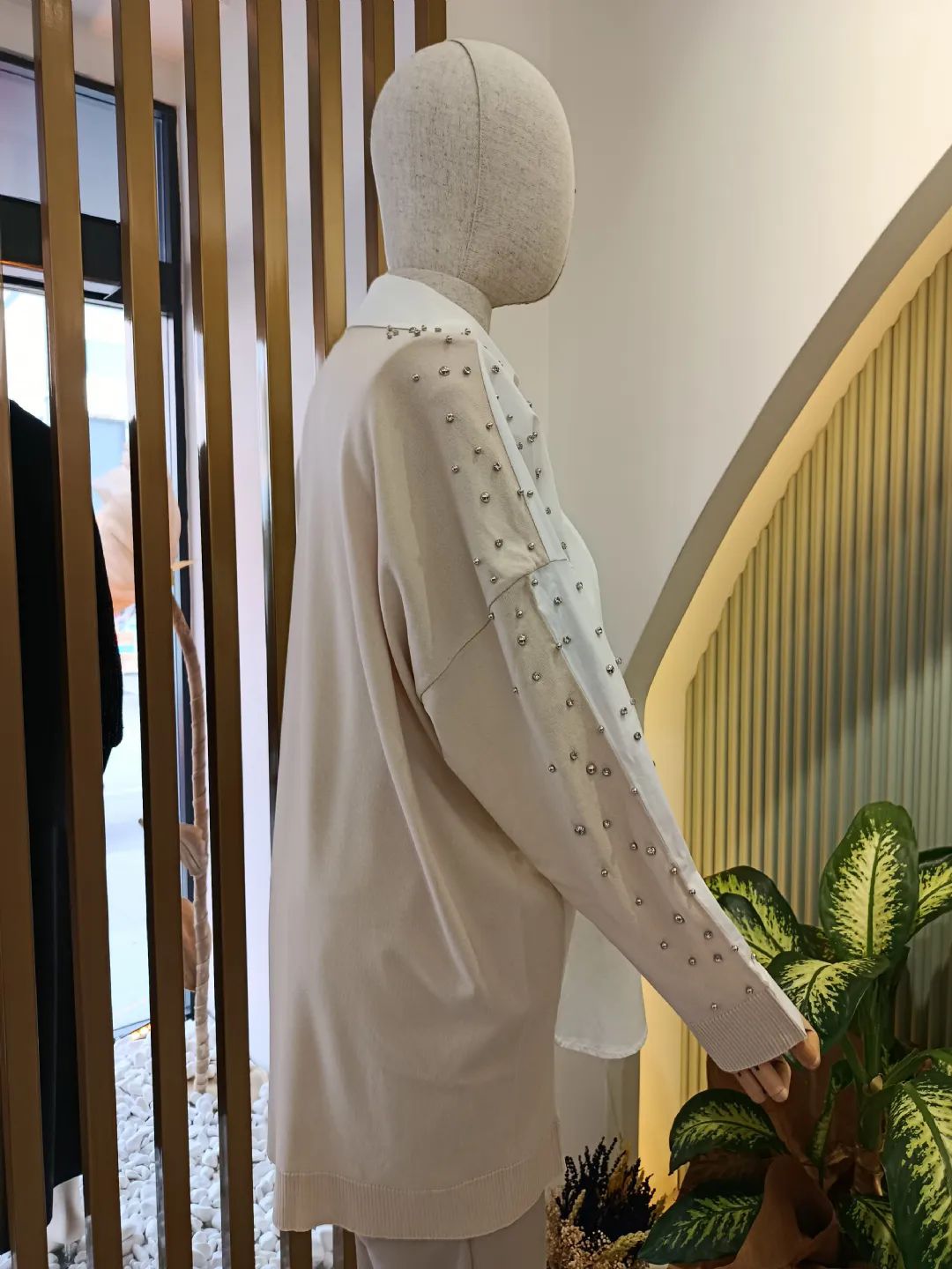 Arkas� Triko Kombinli Omuzlar� Ta�l� G�mlek Bej