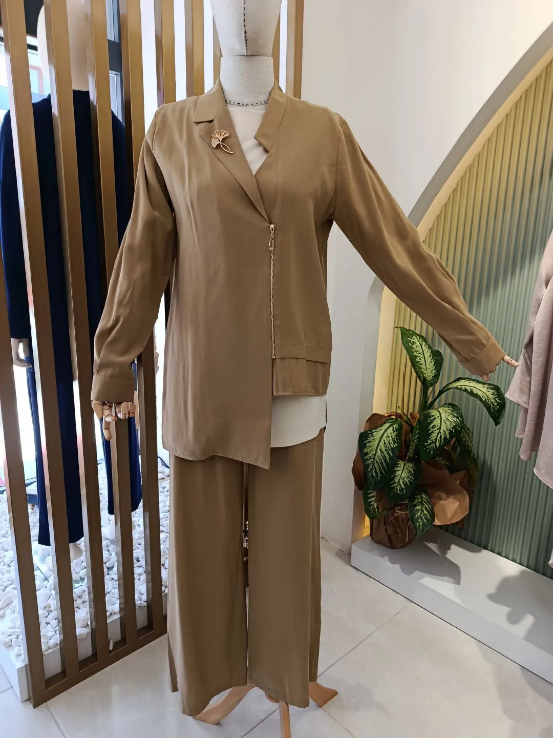 Asimetrik-Minimal-Yakali-Broslu-Uclu-Takim-Olive