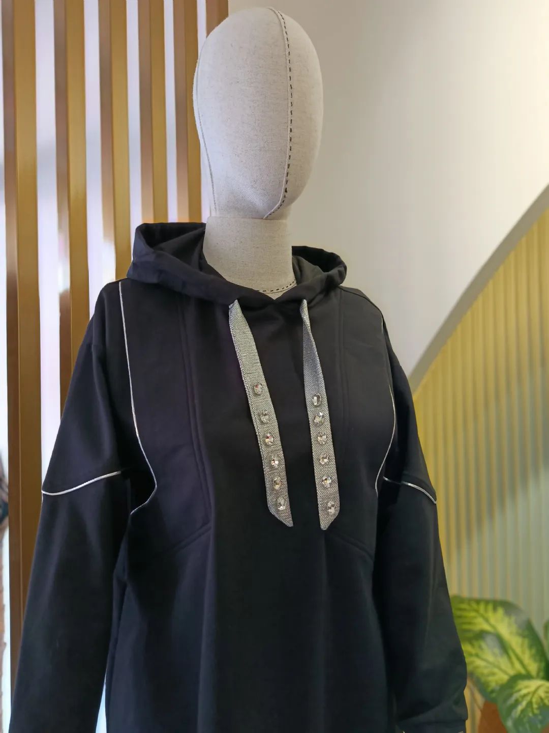 Bagcigi-Tasli-Kapisonlu-takim-Siyah