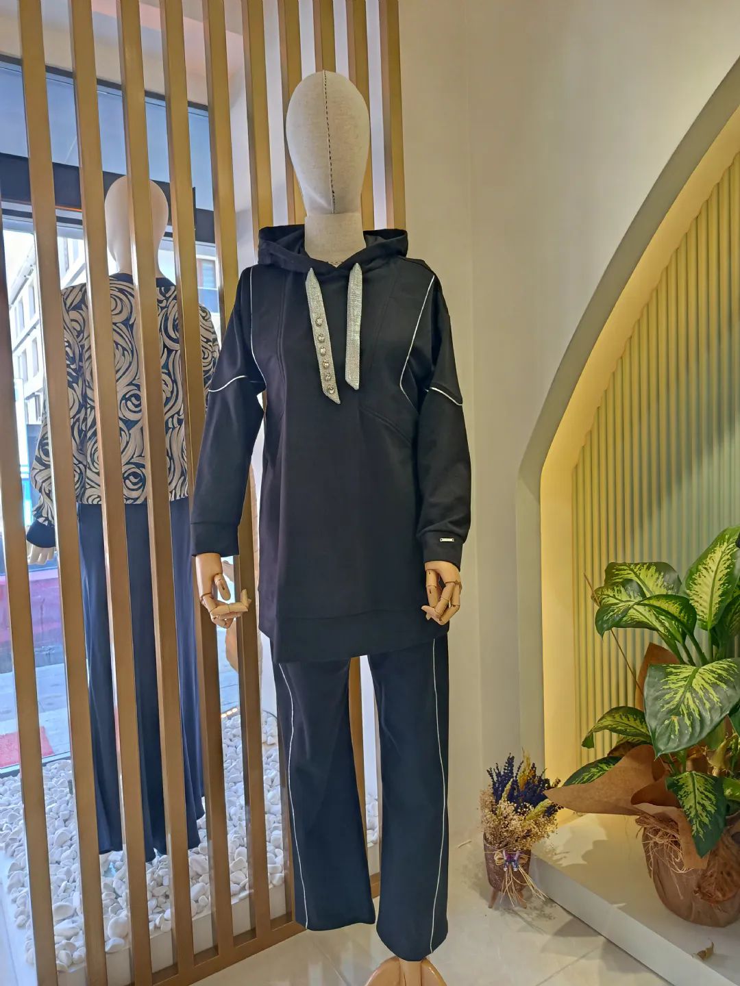 Bagcigi-Tasli-Kapisonlu-takim-Siyah