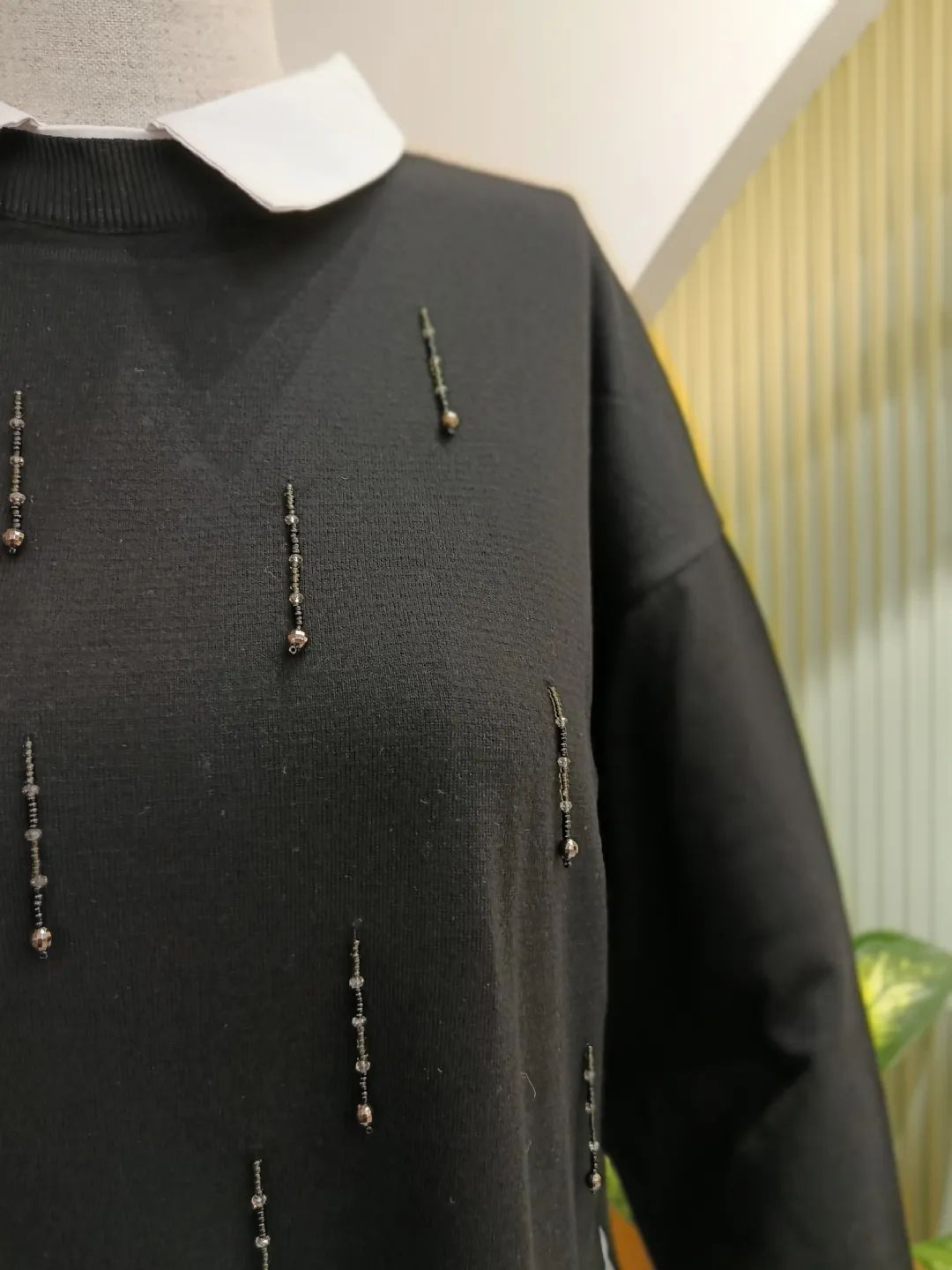 Boncuk-Islemeli-Gomlek-Detayli-Tunik-Siyah