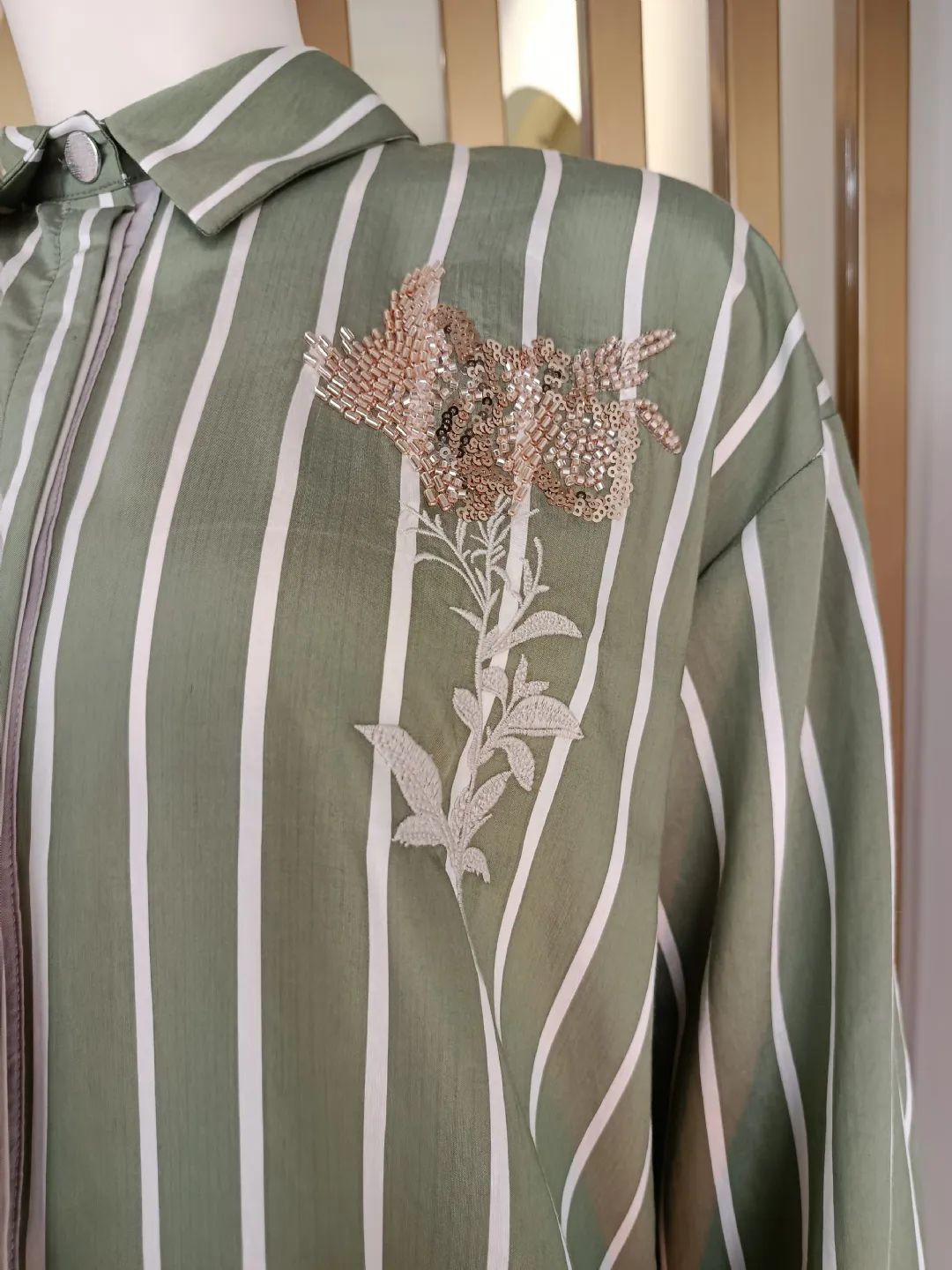 Boncuklu-Nakis-Detayli-Cizgili-Gomlek-Yesil