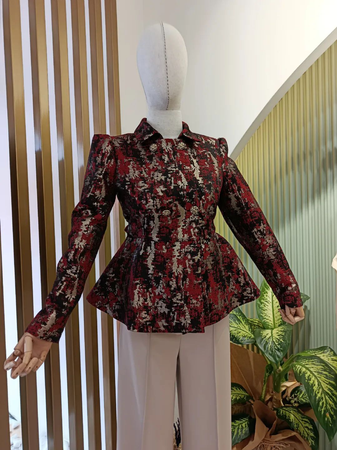 Bordo-Jakar-Detayli-Ceket