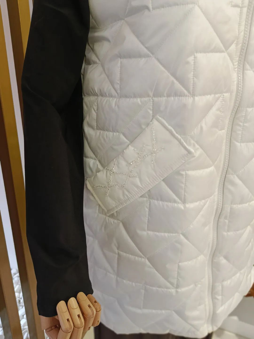 Cebi-Tasli-Kapitone-Yelek-Ekru