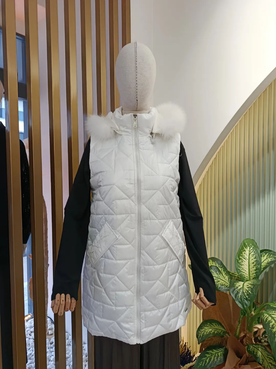 Cebi-Tasli-Kapitone-Yelek-Ekru