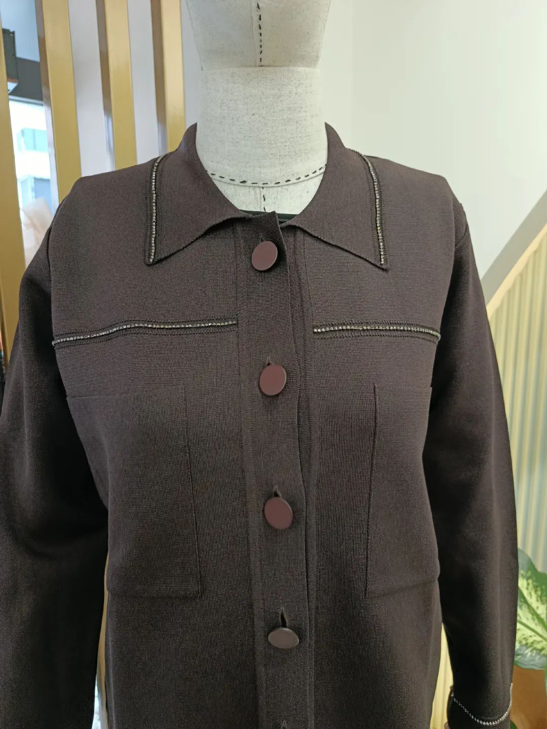 Cep-Detayli-Polo-Yaka-Hirka-Kahve