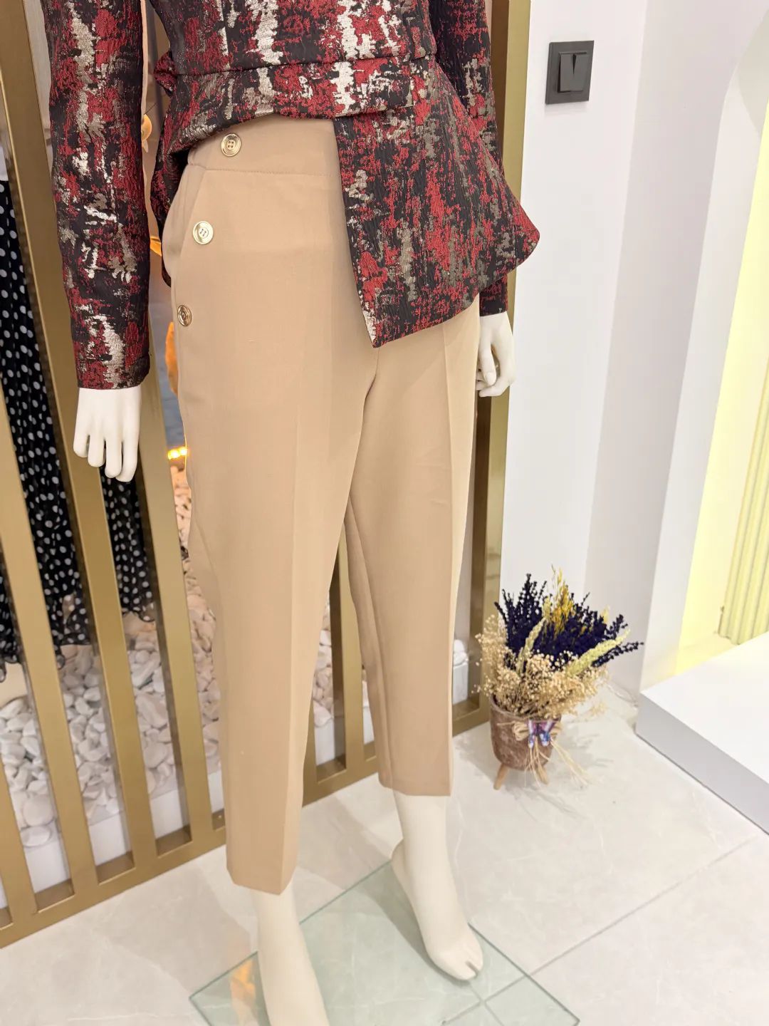 Cepleri-Dugme-Detayli-Dar-Paca-Pantolon-Camel