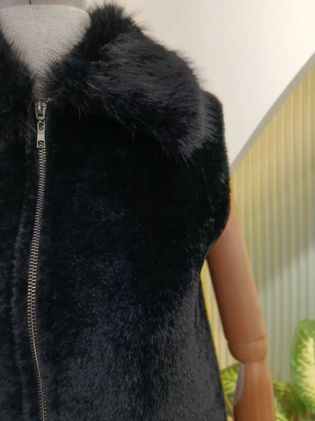 Cepleri ve �n� Fermuarl� Yelek Siyah