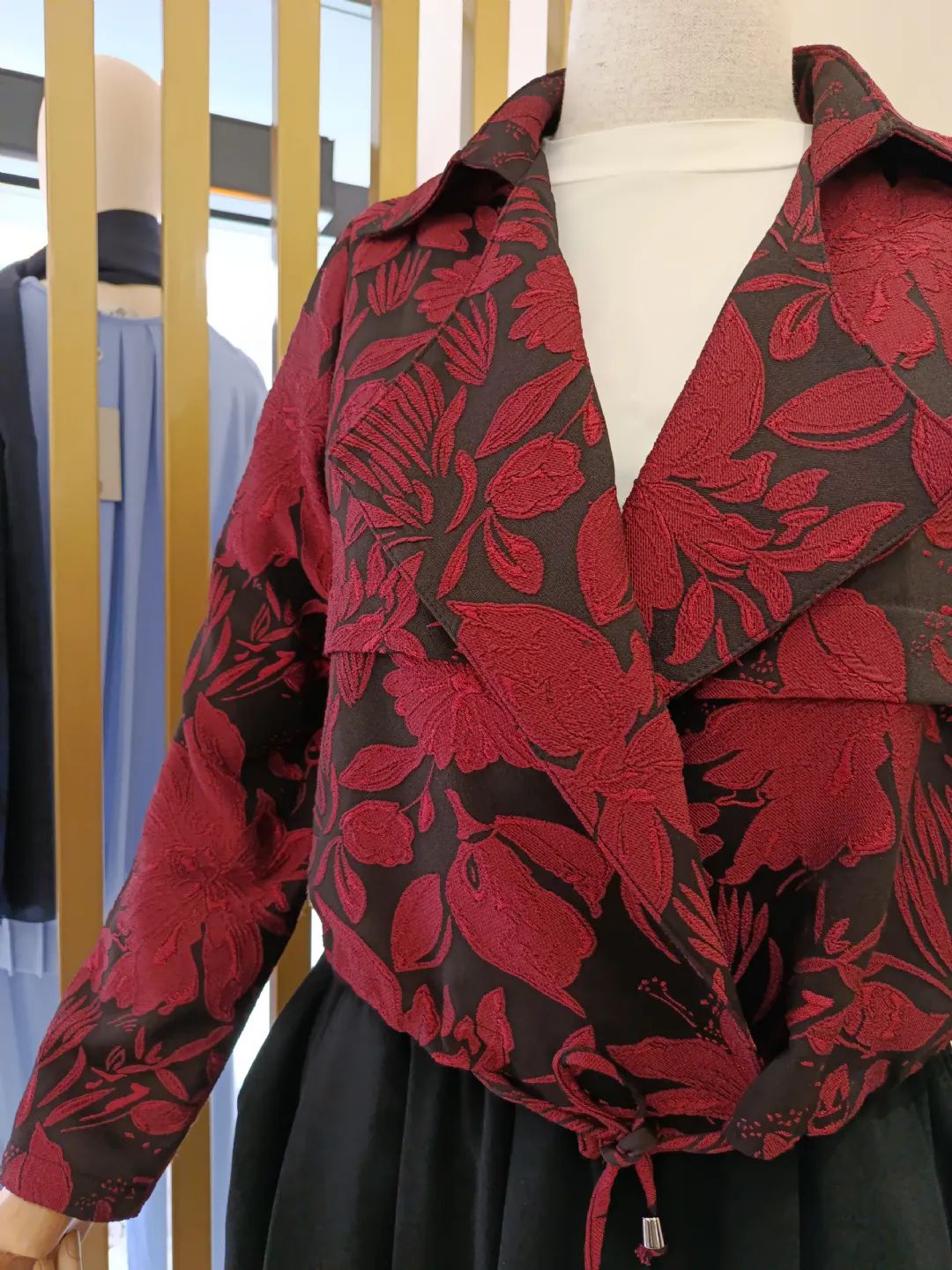 Cicek-Islemeli-Etekli-Takim-Bordo