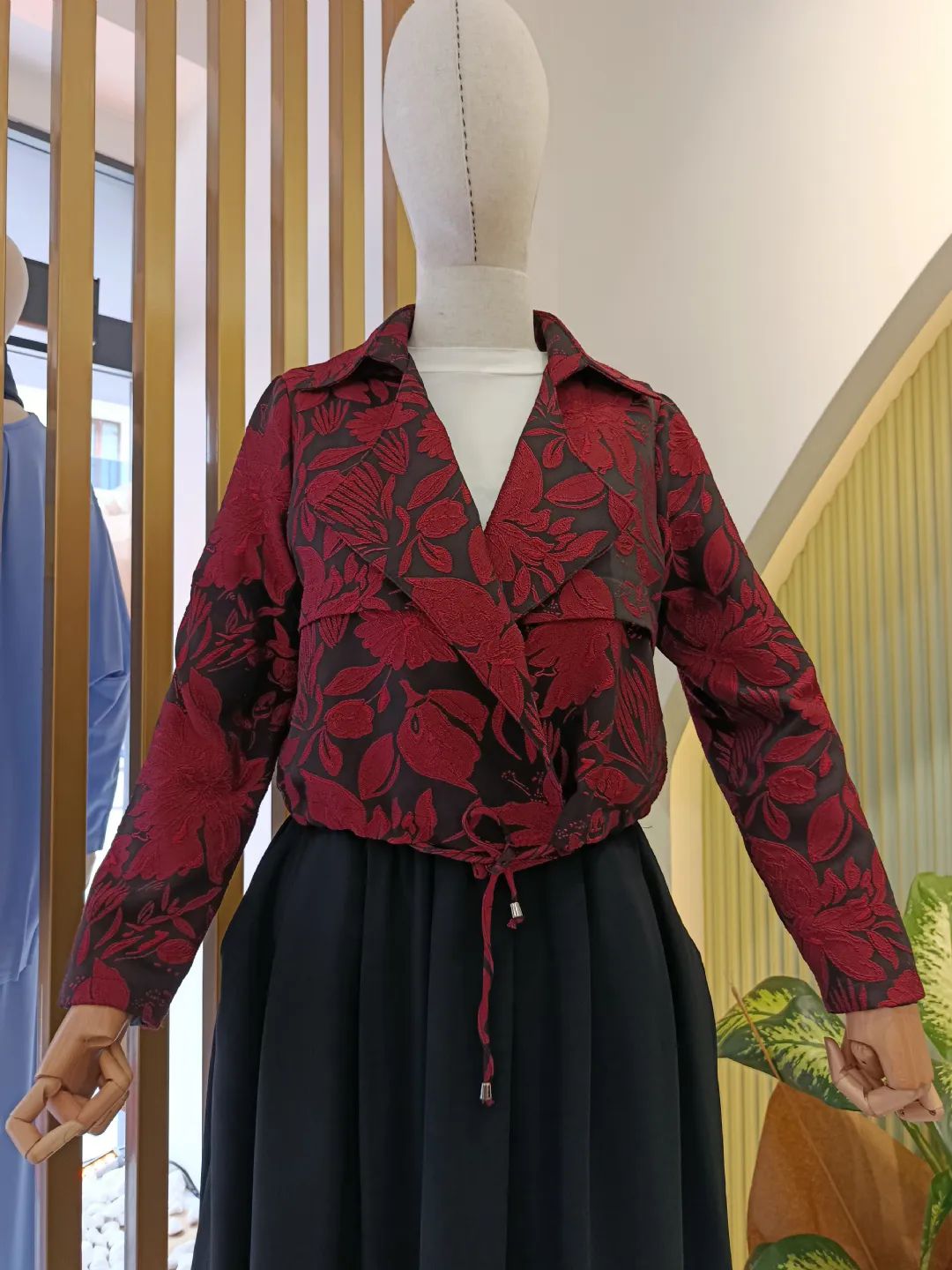 Cicek-Islemeli-Etekli-Takim-Bordo