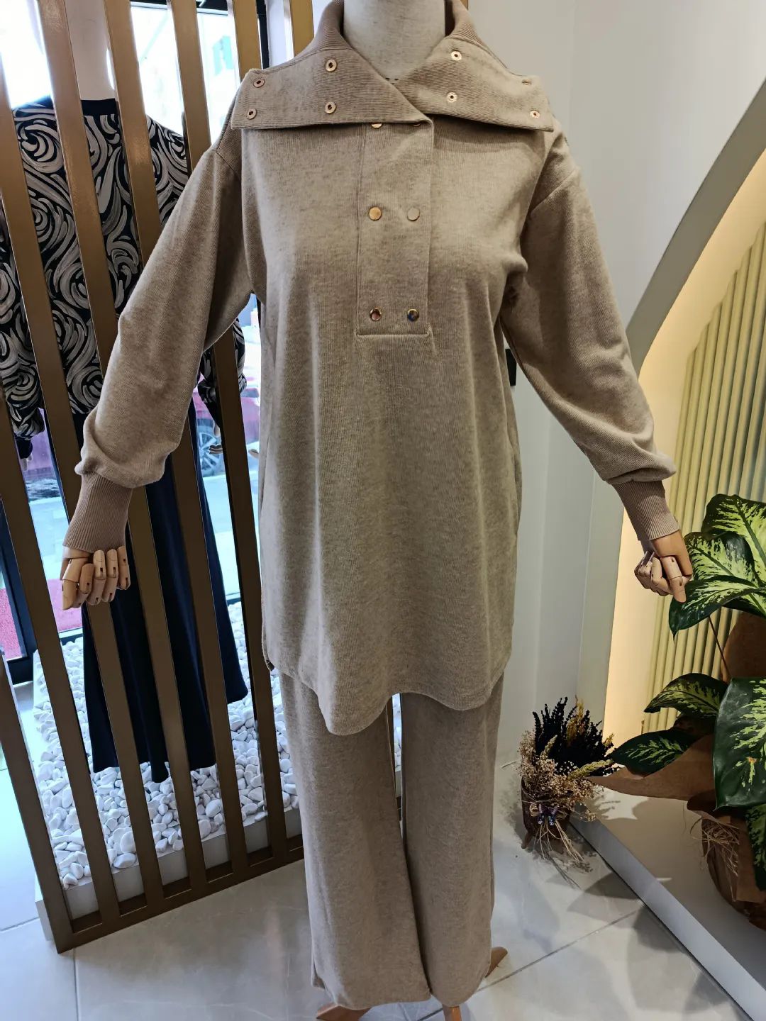 ��t��t Detayl� Triko Tak�m Bej