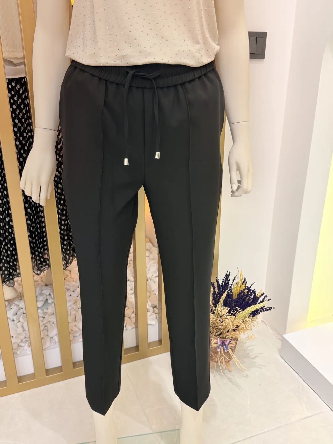 Dar-Paca-Klasik-Kesim-Pantolon-Siyah