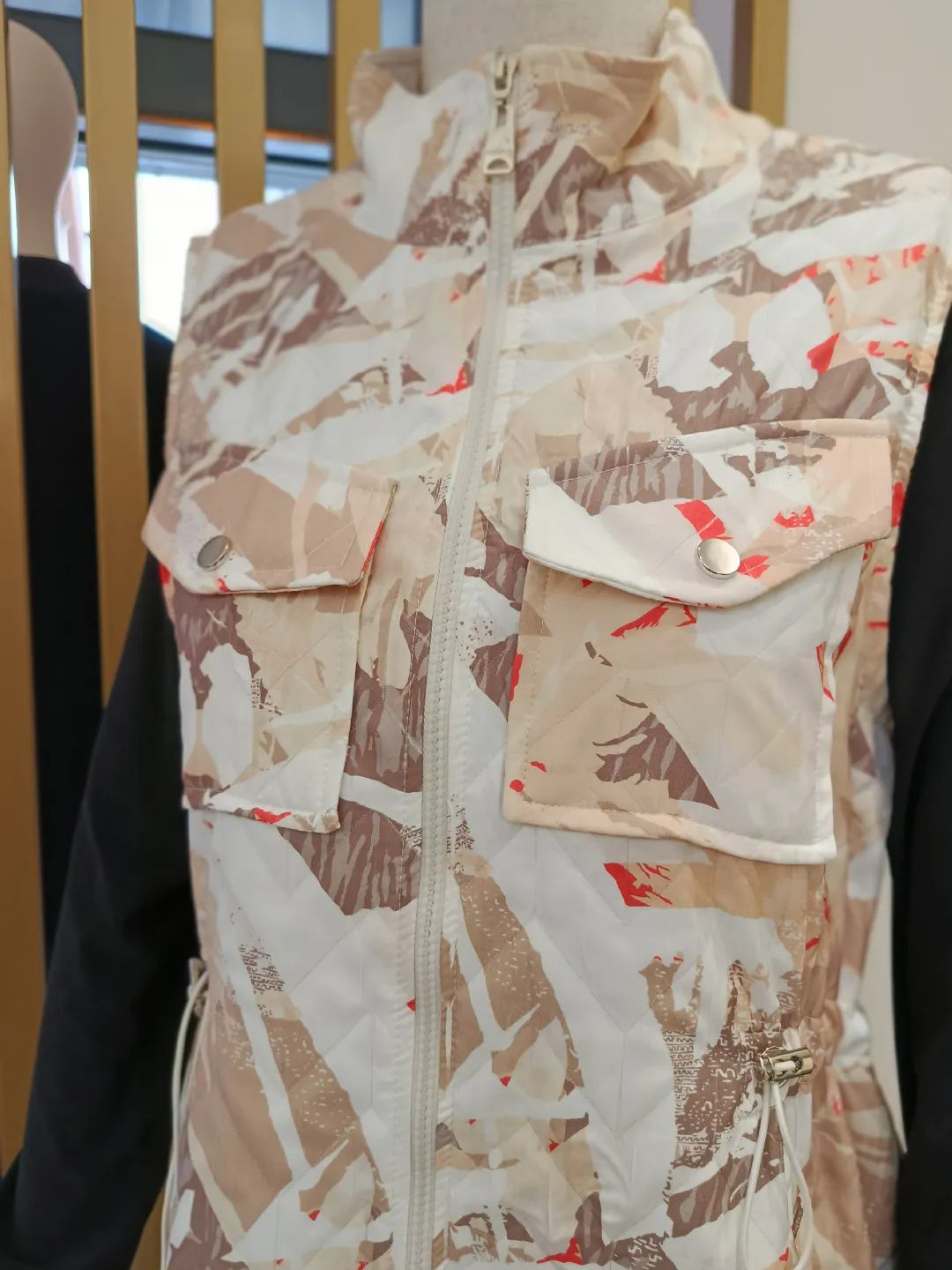 Desenli Astars�z Kapitone Yelek