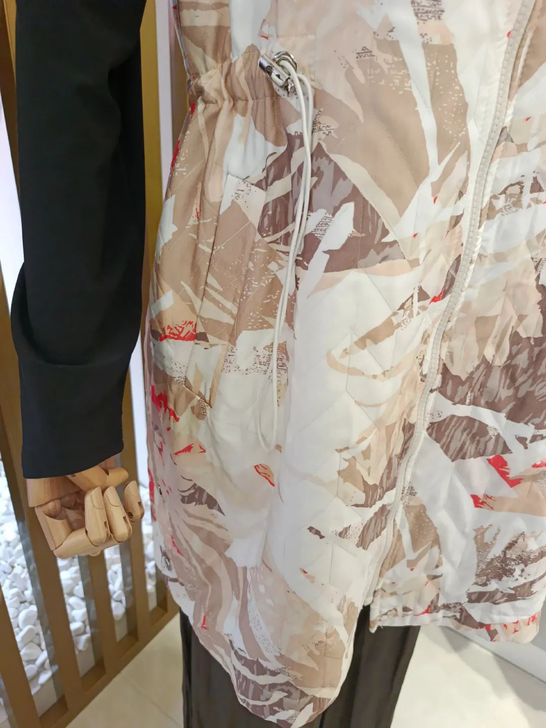 Desenli Astars�z Kapitone Yelek