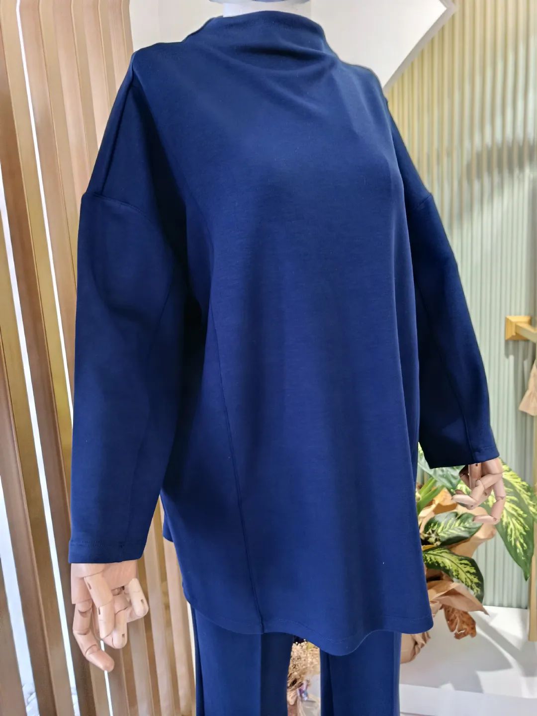 Dik-Yaka-Orme-Pantolonlu-Takim-Lacivert