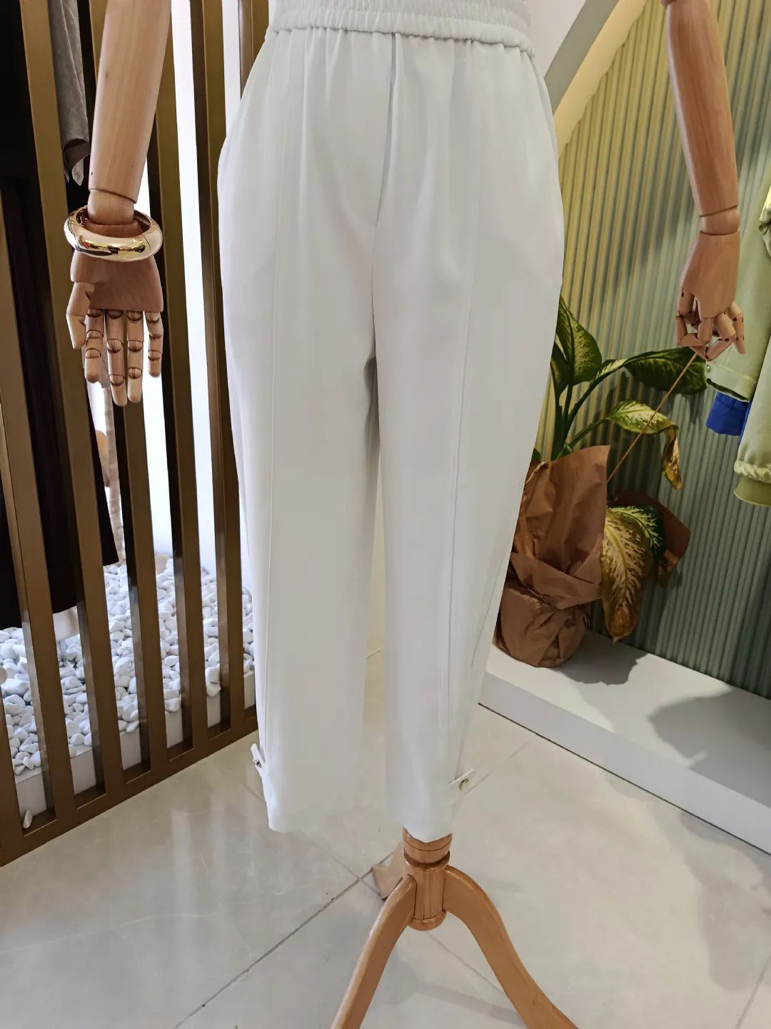 Dugme-detayli-salvar-pantolon-Beyaz