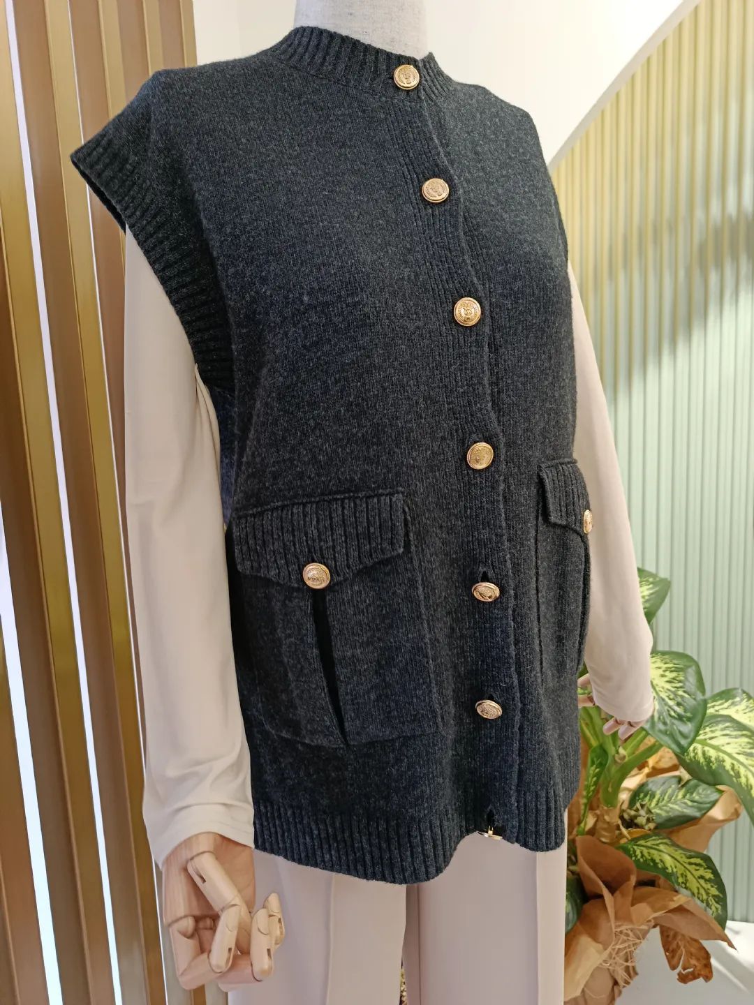 Dugme-Ve-Cep-Detayli-Yun-Suveter-Antrasit