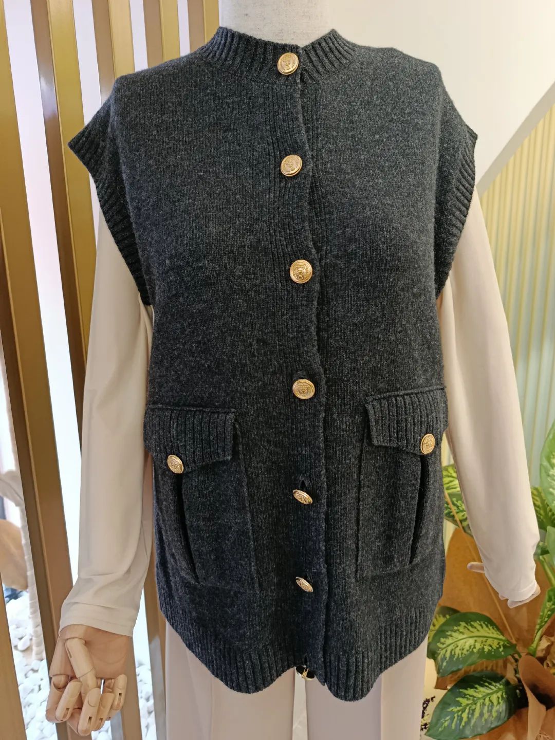 Dugme-Ve-Cep-Detayli-Yun-Suveter-Antrasit