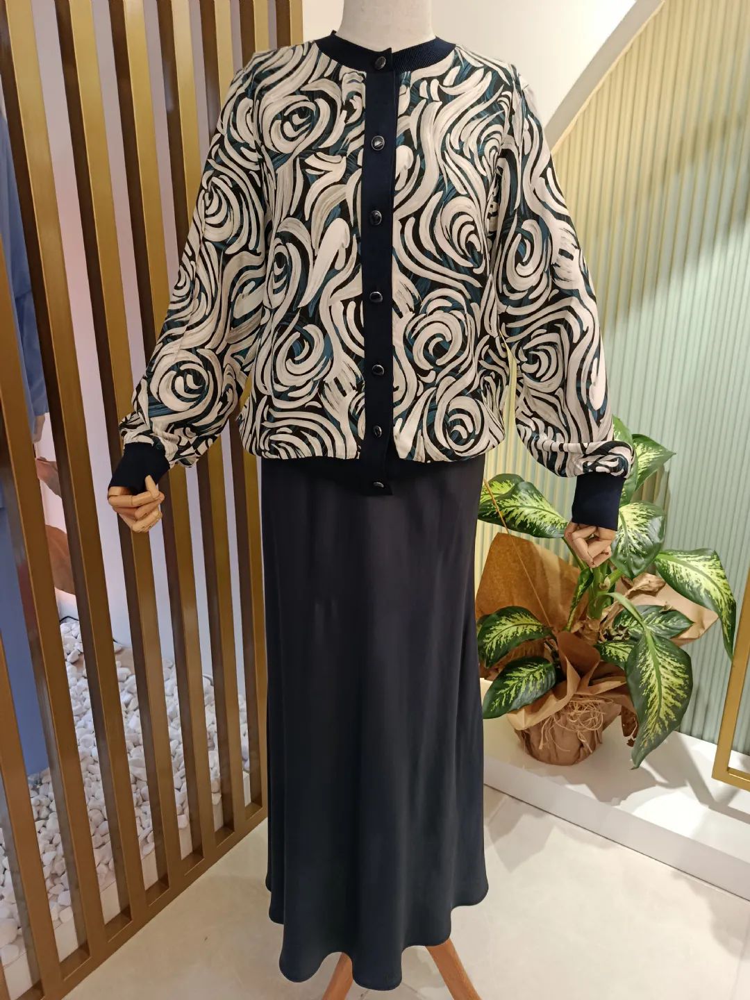 Emprime-Gul-Desenli-Etekli-Takim-Lacivert