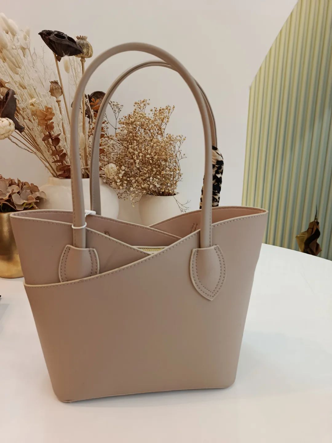 Fular Detayl� �apraz �anta Bej