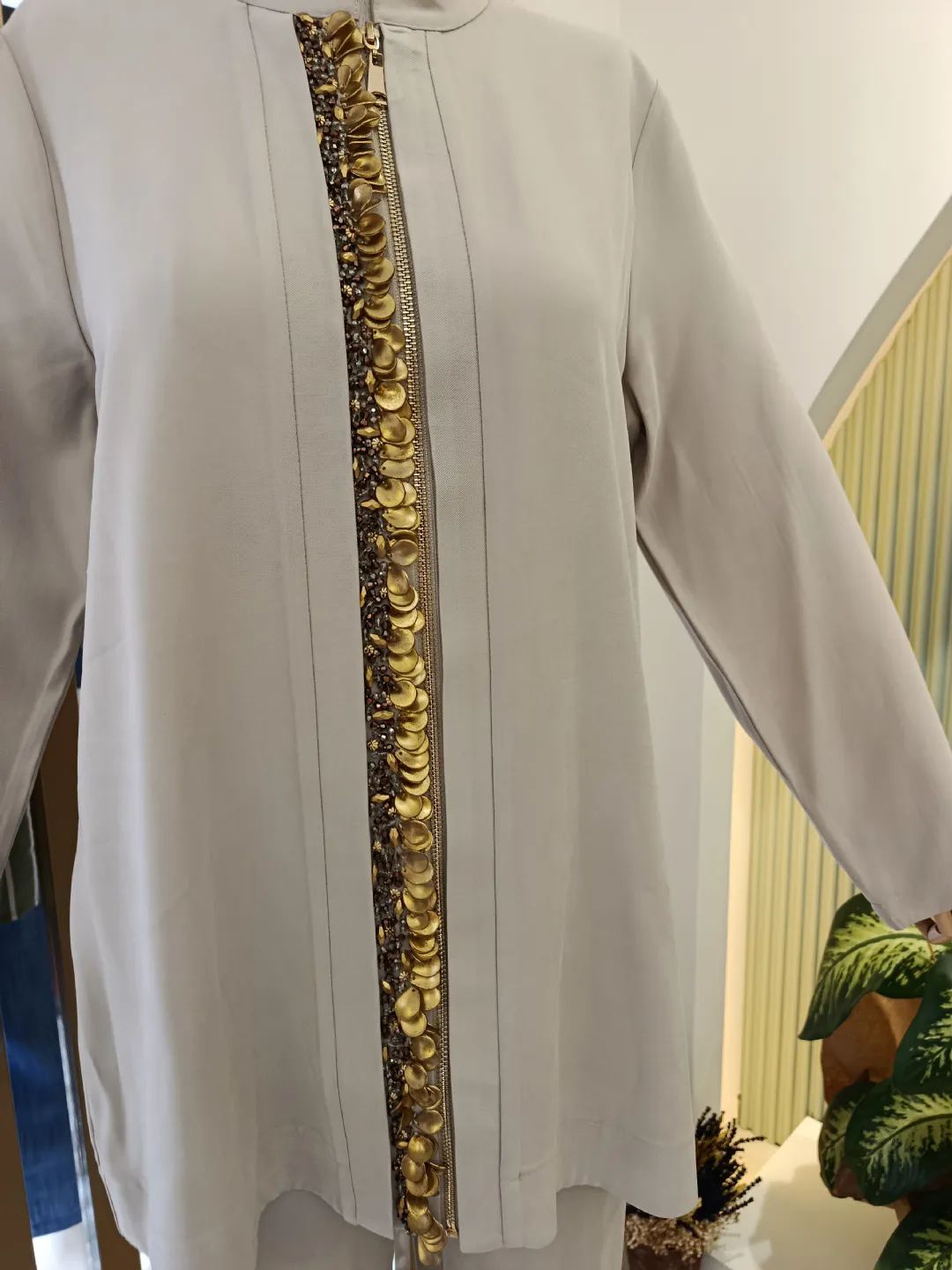 Islemeli-Fermuarli-Takim-Bej