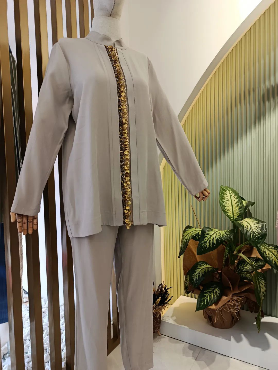 ��lemeli Fermuarl� Tak�m Bej