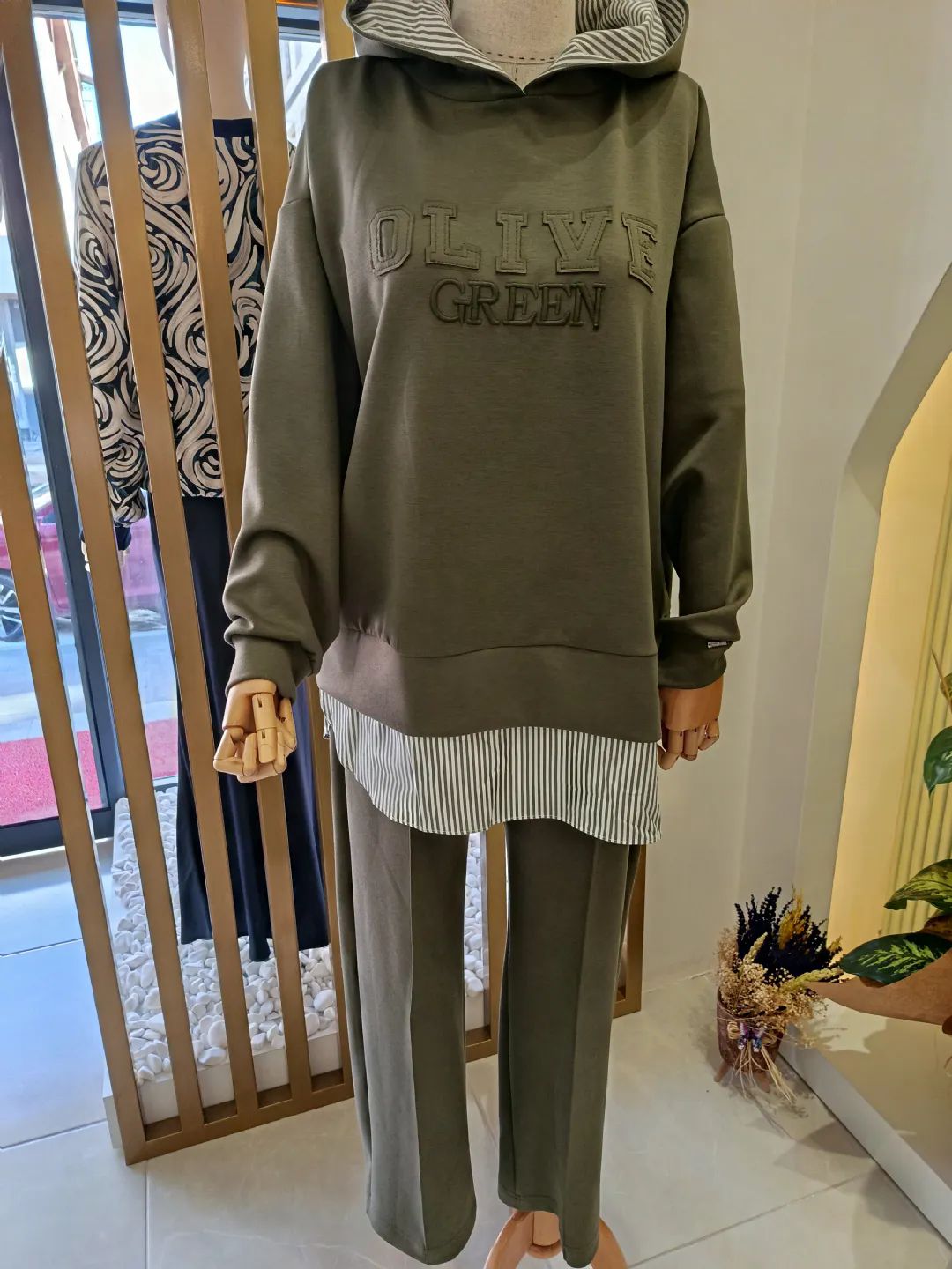 Kapisonlu-Oysho-Takim-Haki