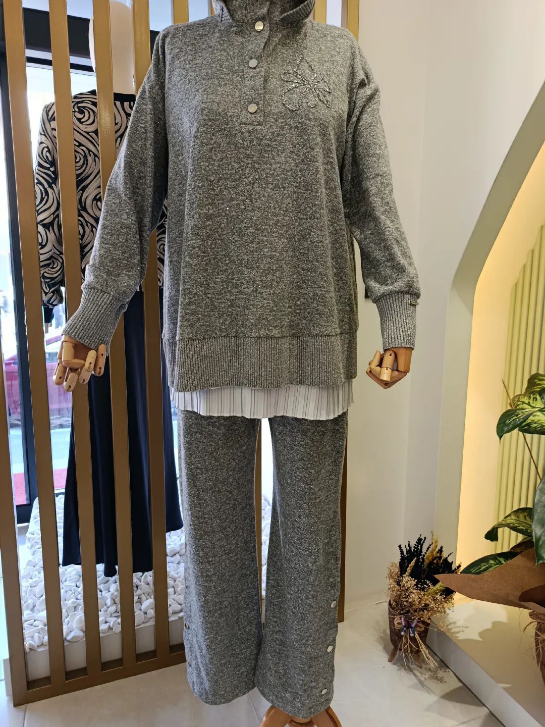 Kapisonlu-Serpme-Uclu-Takim-Gri