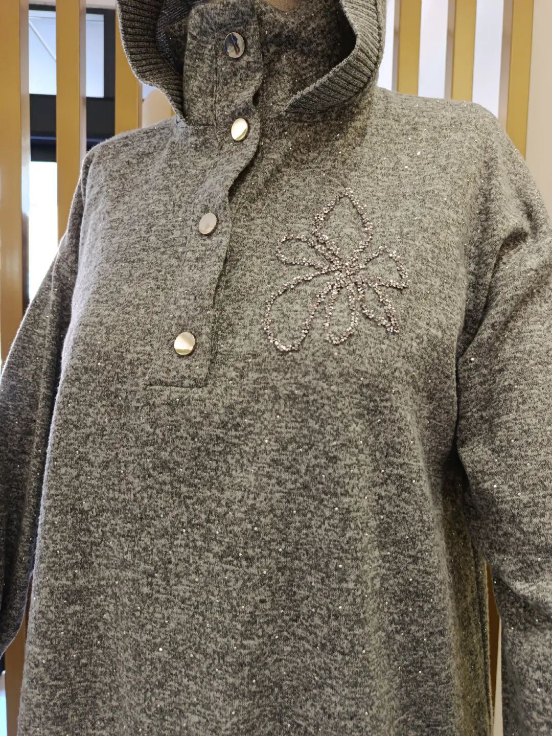 Kapisonlu-Serpme-Uclu-Takim-Gri