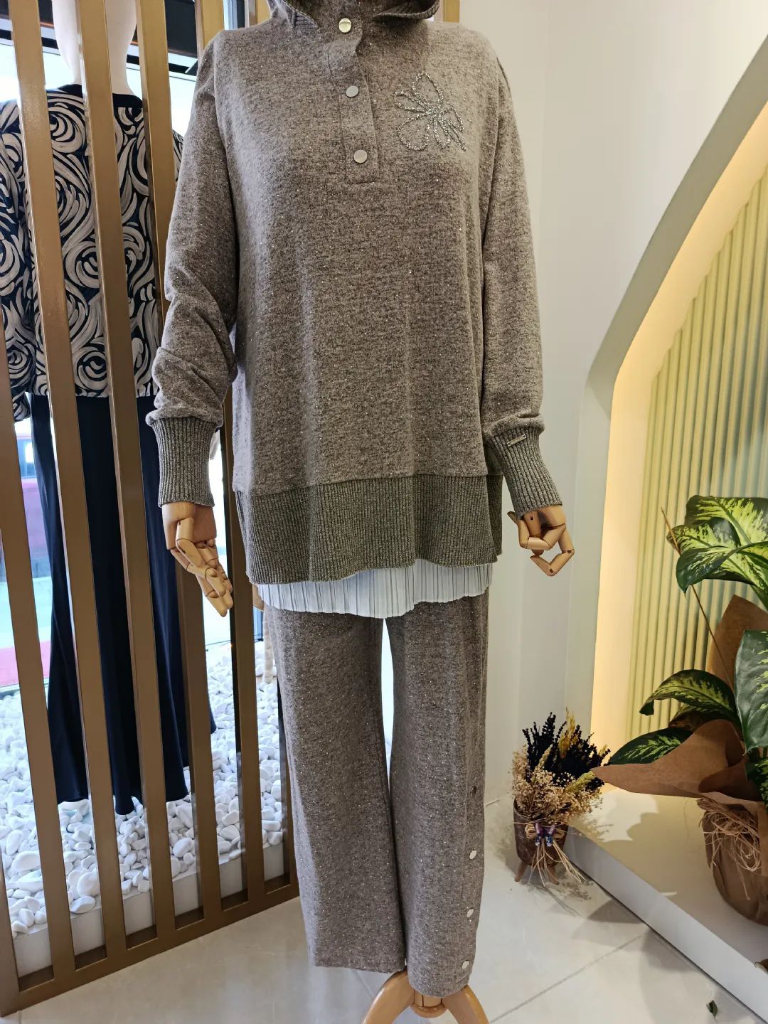 Kapisonlu-Serpme-Uclu-Takim-Kahverengi