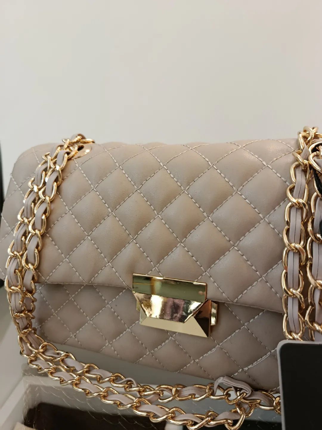 Kapitone-Detayli-Canta-Bej