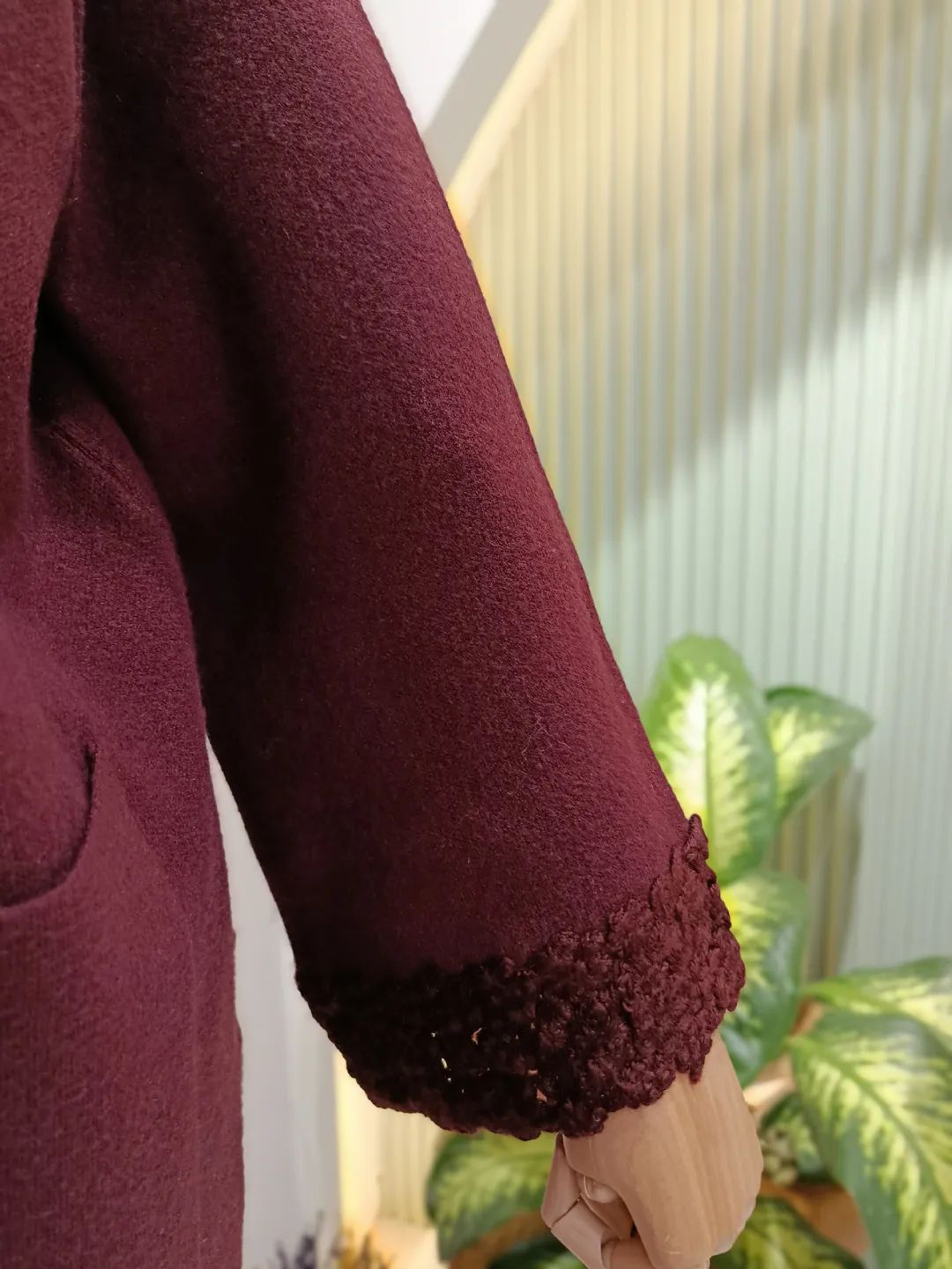 Kol-ve-Pat-Detayli-Dugmeli-Hirka-Bordo