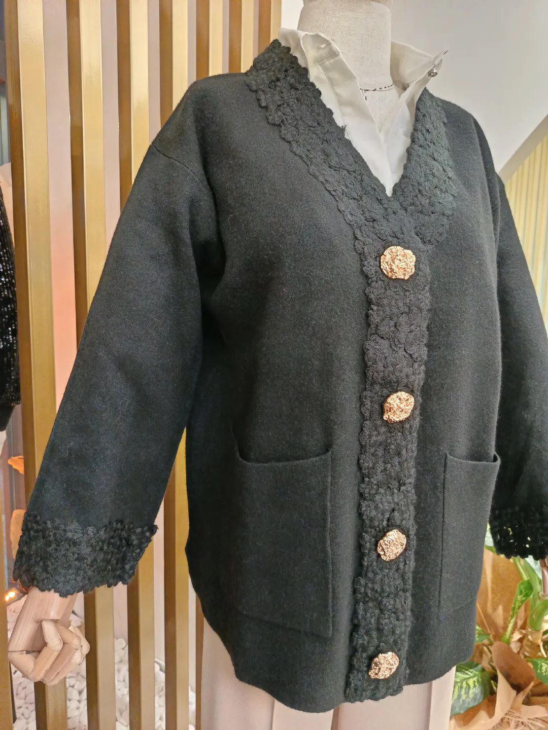 Kol ve Pat Detayl� D��meli H�rka Siyah