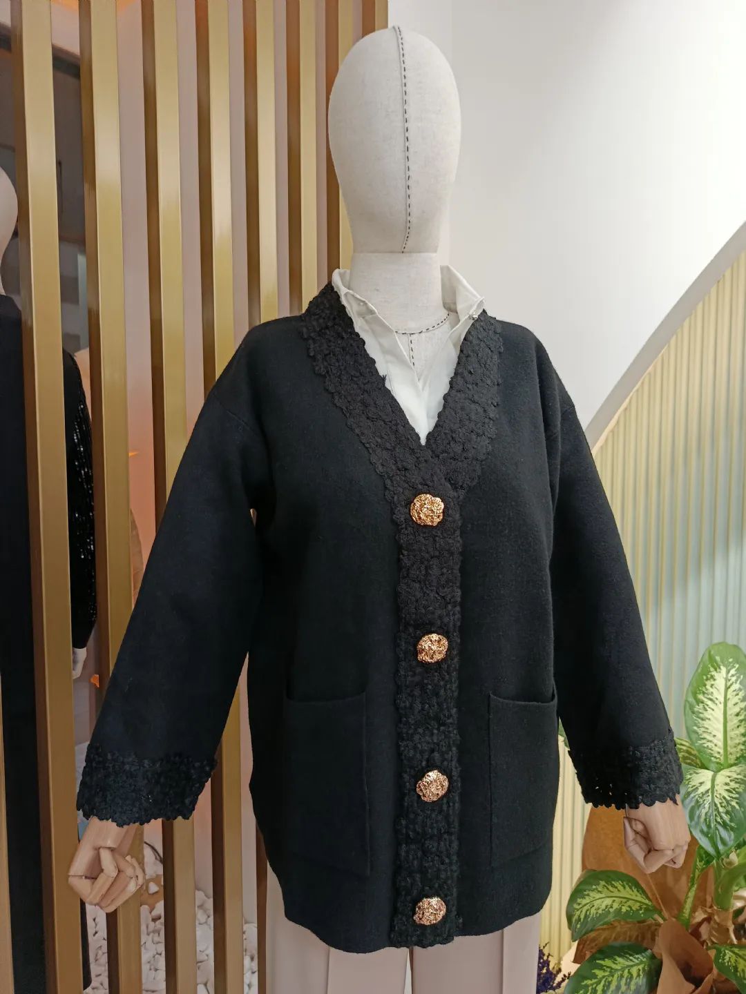 Kol-ve-Pat-Detayli-Dugmeli-Hirka-Siyah