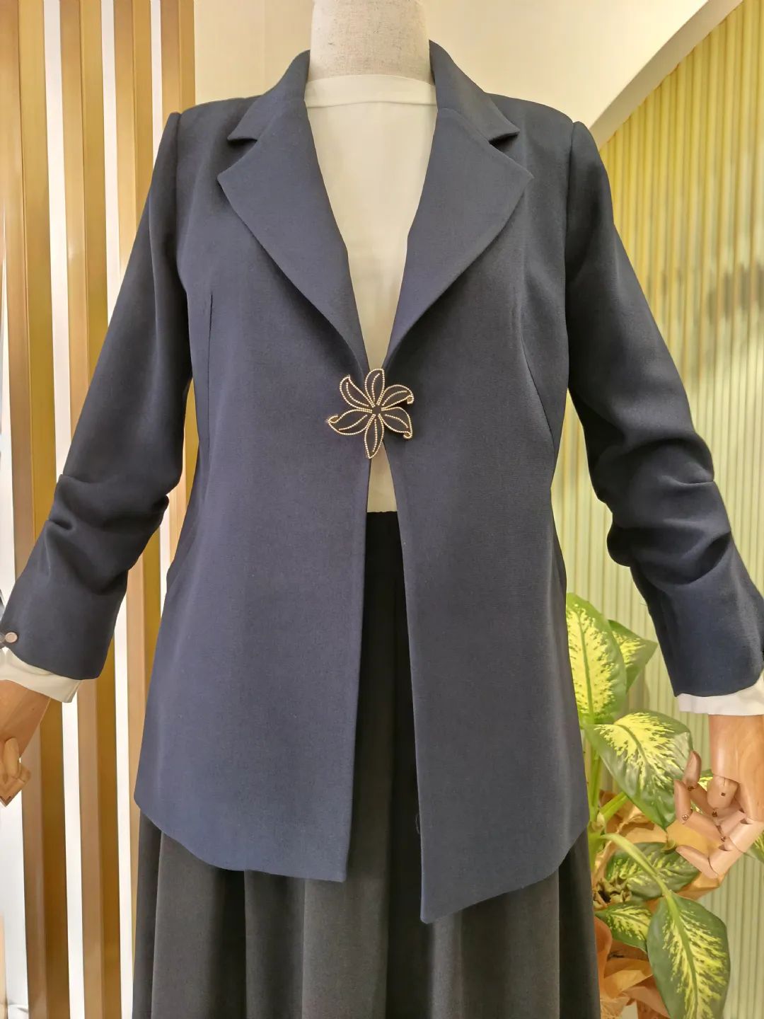 Kollari-Buzgulu-Ceket-Koyu-Lacivert