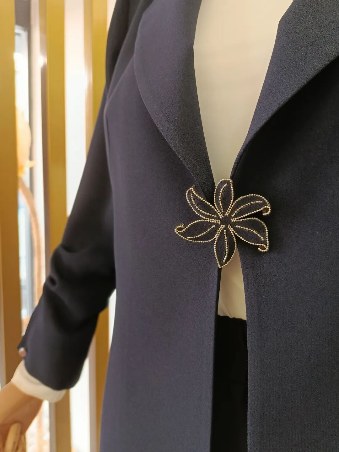 Kollari-Buzgulu-Ceket-Koyu-Lacivert