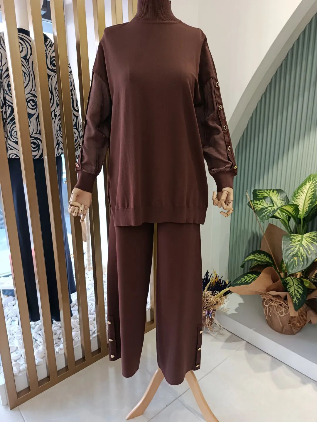 Kumas-Kombinli-Triko-Takim-Kahverengi