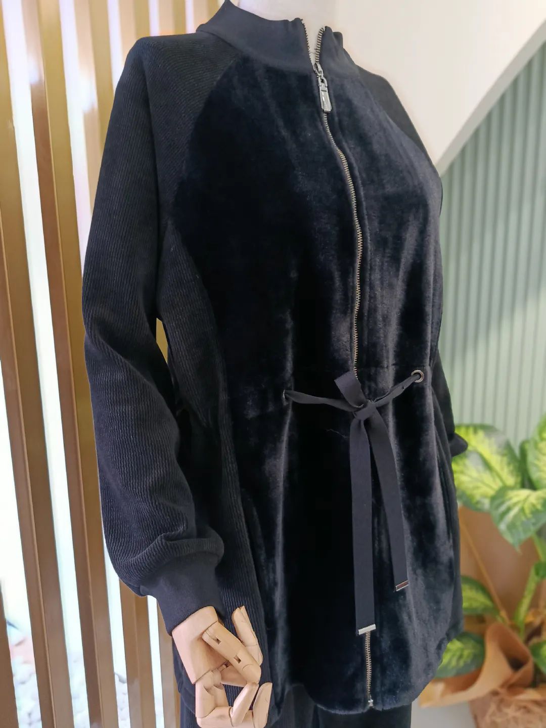 K�rk detayl� Kadife Tak�m Siyah