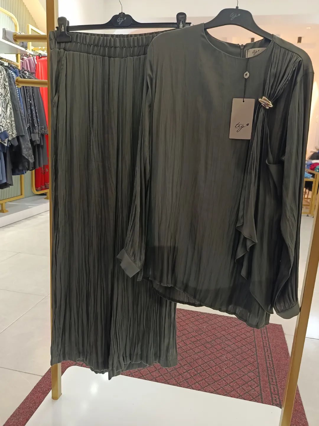 Metal-Tokali-Fular-Detayli-Takim-Antrasit