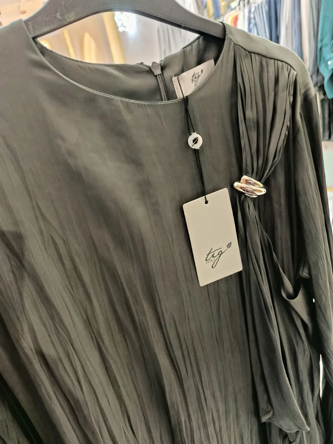 Metal Tokal� Fular Detayl� Tak�m Antrasit