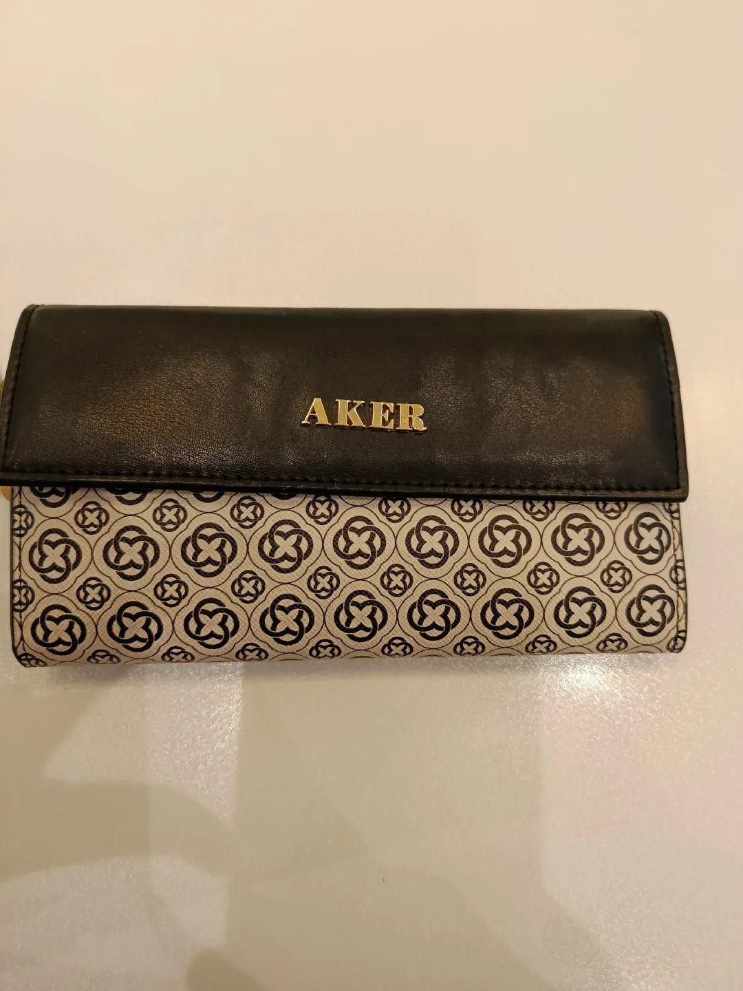 Monogram-Desenli-Cuzdan-Buyuk-Siyah-Beyaz