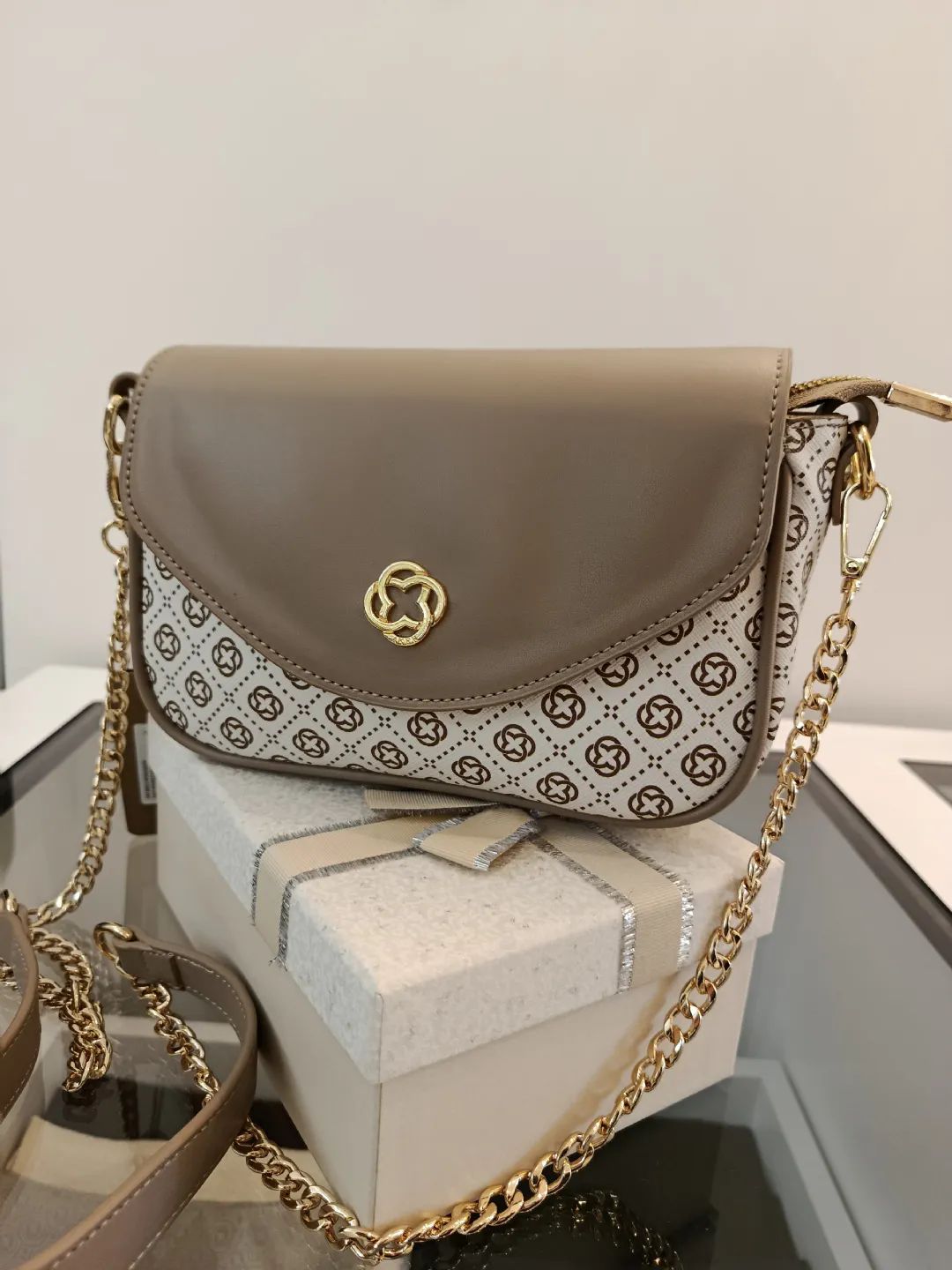 Monogram-Zarf-Modeli-Canta-Bej