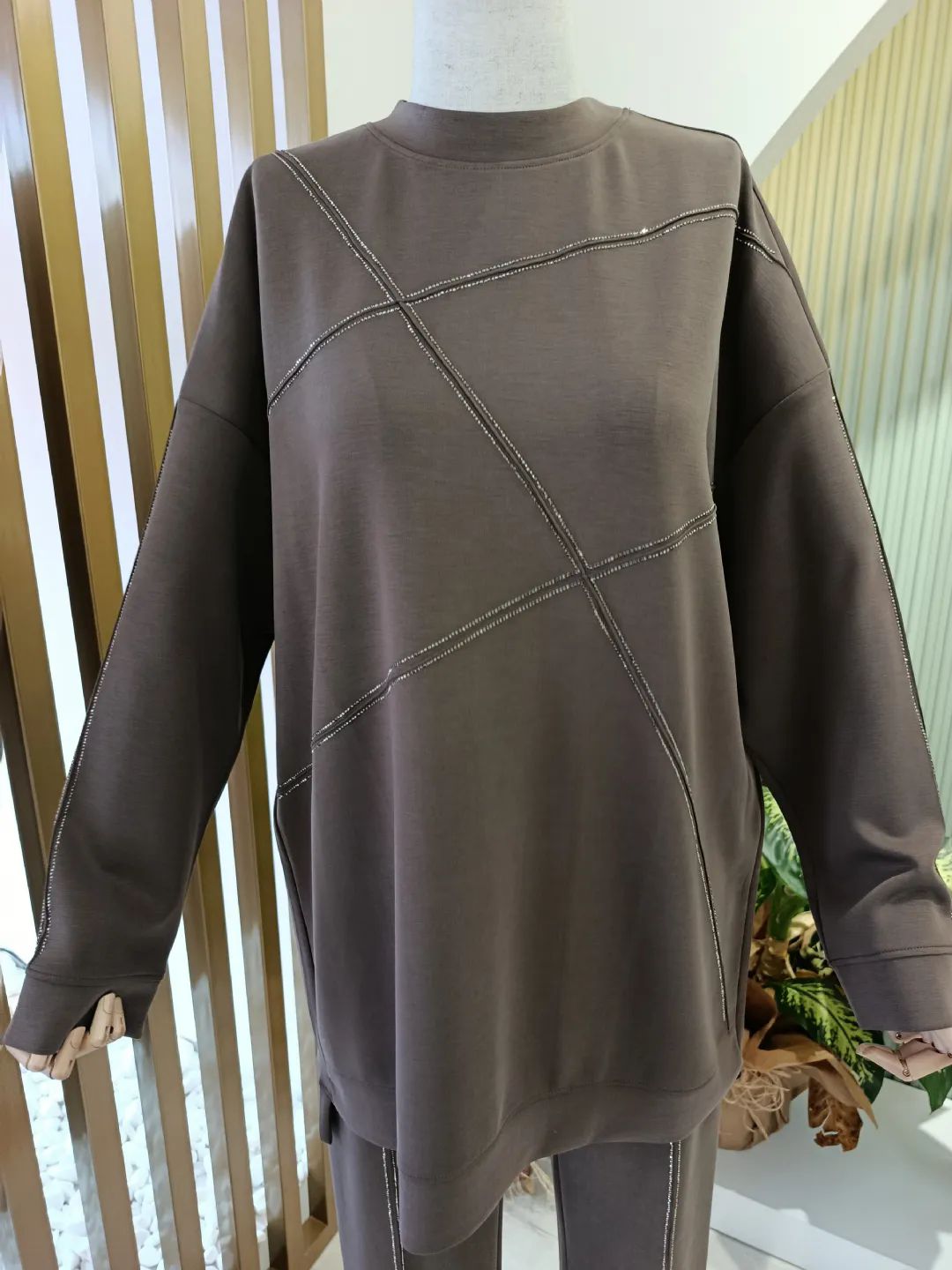 Nerv�r ve S�ral� Ta� Detayl� Tak�m Kahve