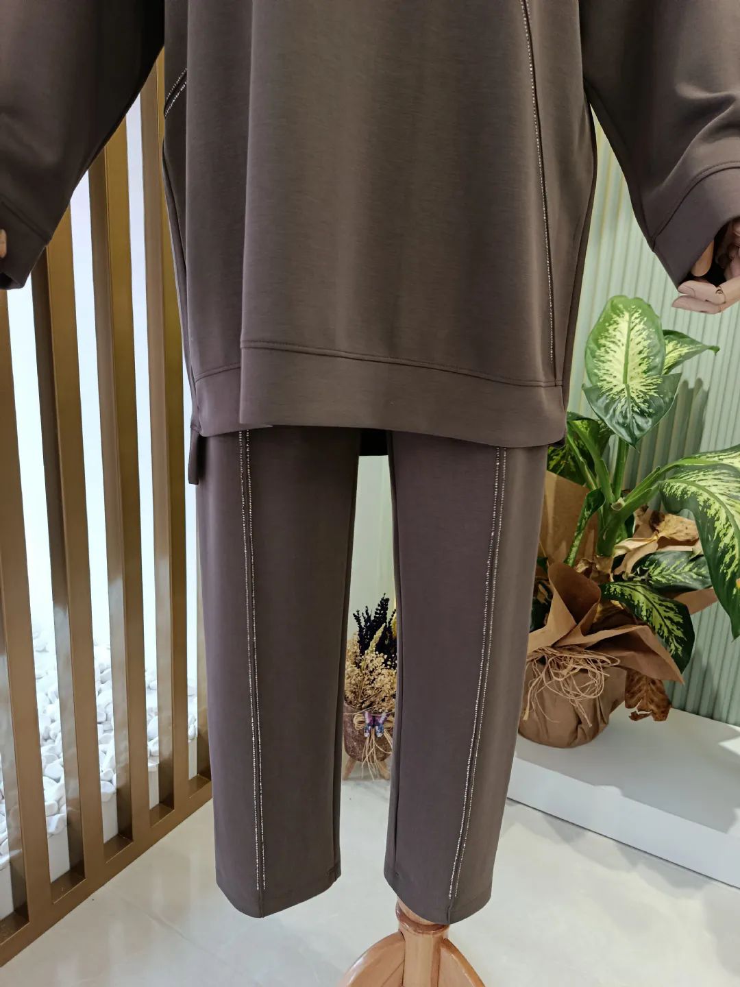 Nerv�r ve S�ral� Ta� Detayl� Tak�m Kahve