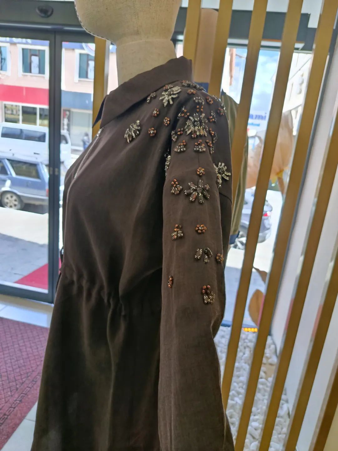 Omzu-Tas-Islemeli-Takim-Kahverengi