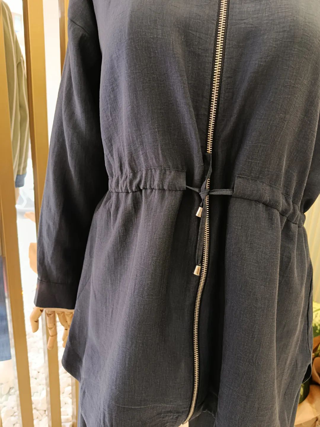 Omzu-Tas-Islemeli-Takim-Lacivert