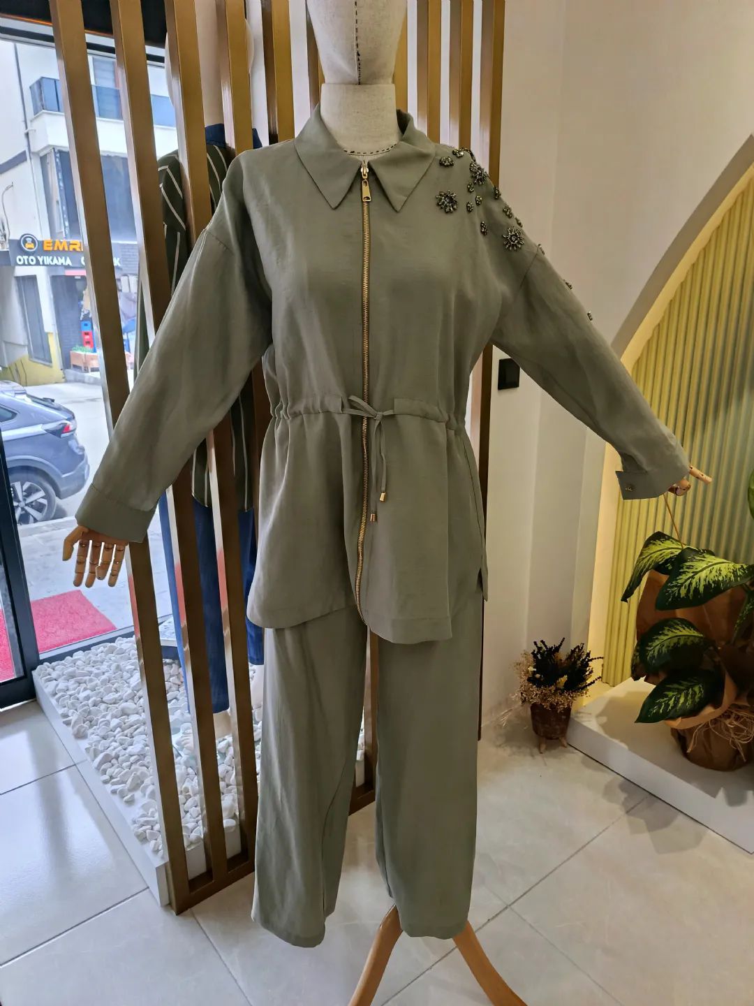 Omzu-Tas-Islemeli-Takim-Mint-Yesili