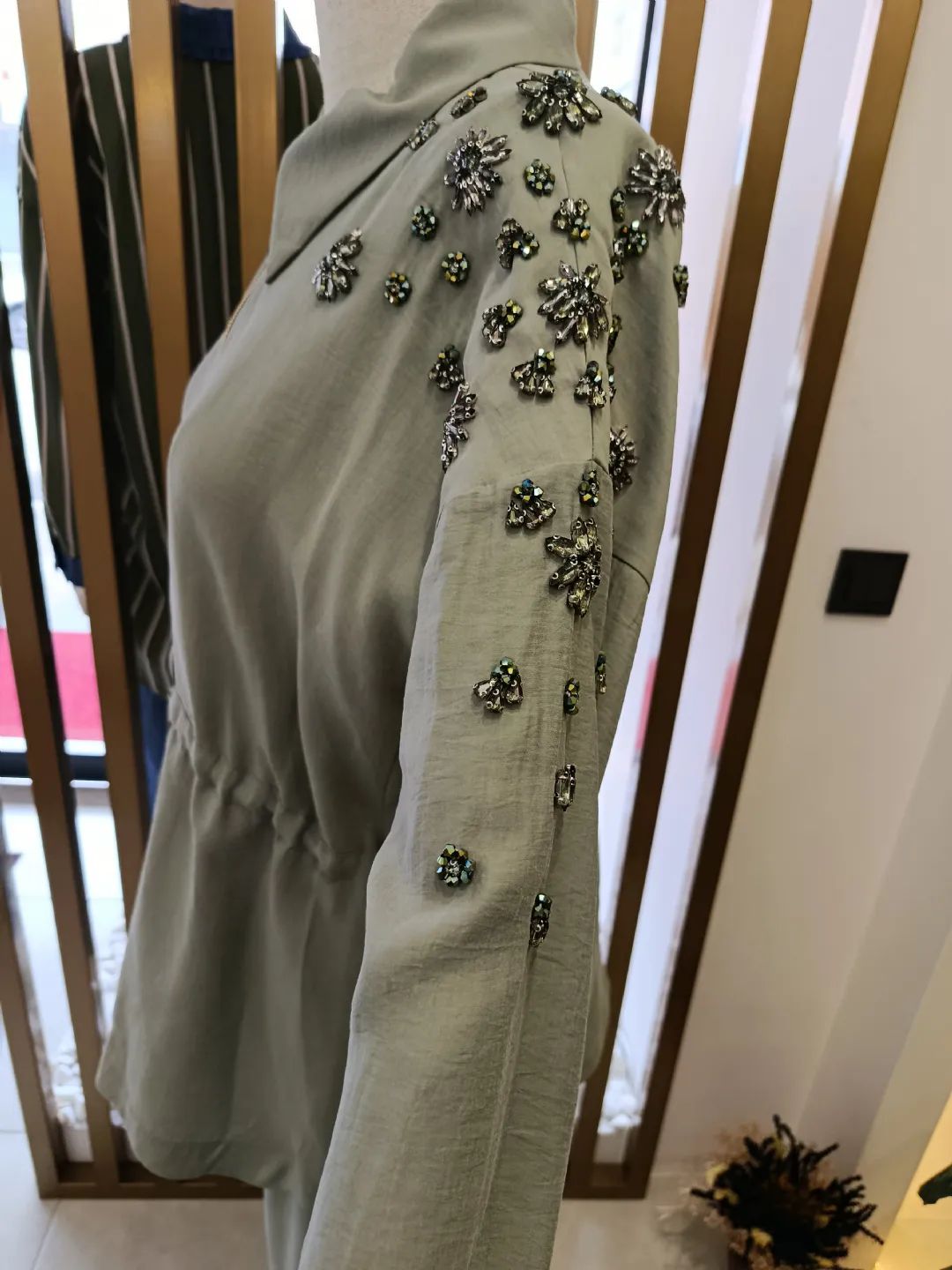 Omzu-Tas-Islemeli-Takim-Mint-Yesili