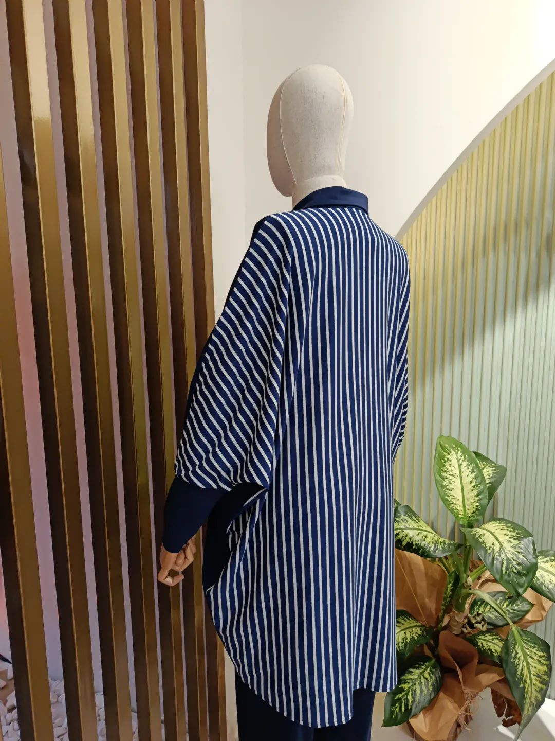 �nden Fermuarl� S�rt� �izgili Tak�m Lacivert